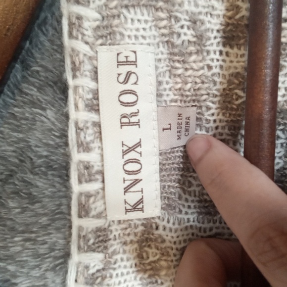 Knox Rose White and Brown Shrug Poncho - Picture 3 of 6